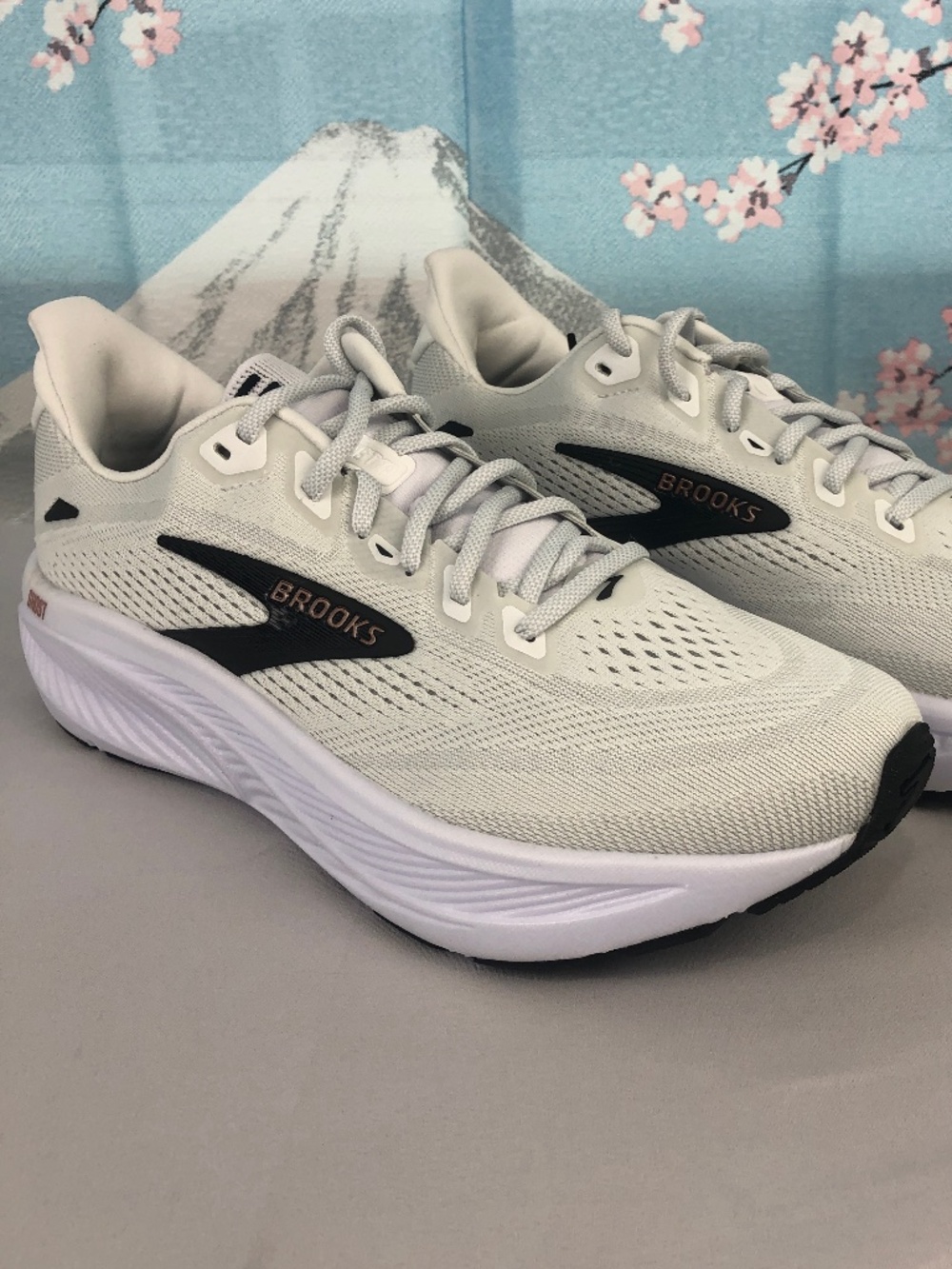 NIB Brooks Ghost 18 Wh/Blk/Rose Gold Womens Sneakers 120482-1B-105 Size 11B - Picture 2 of 12